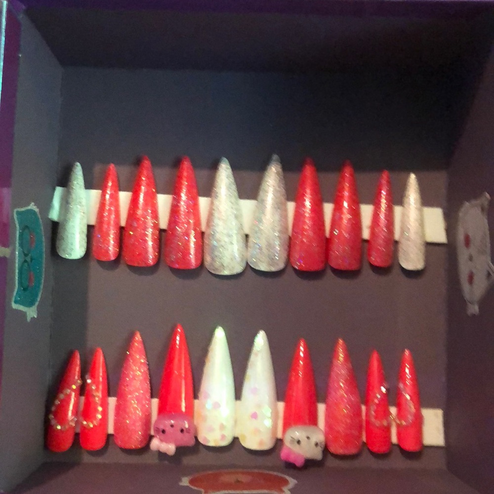 Hello Kitty press on nails